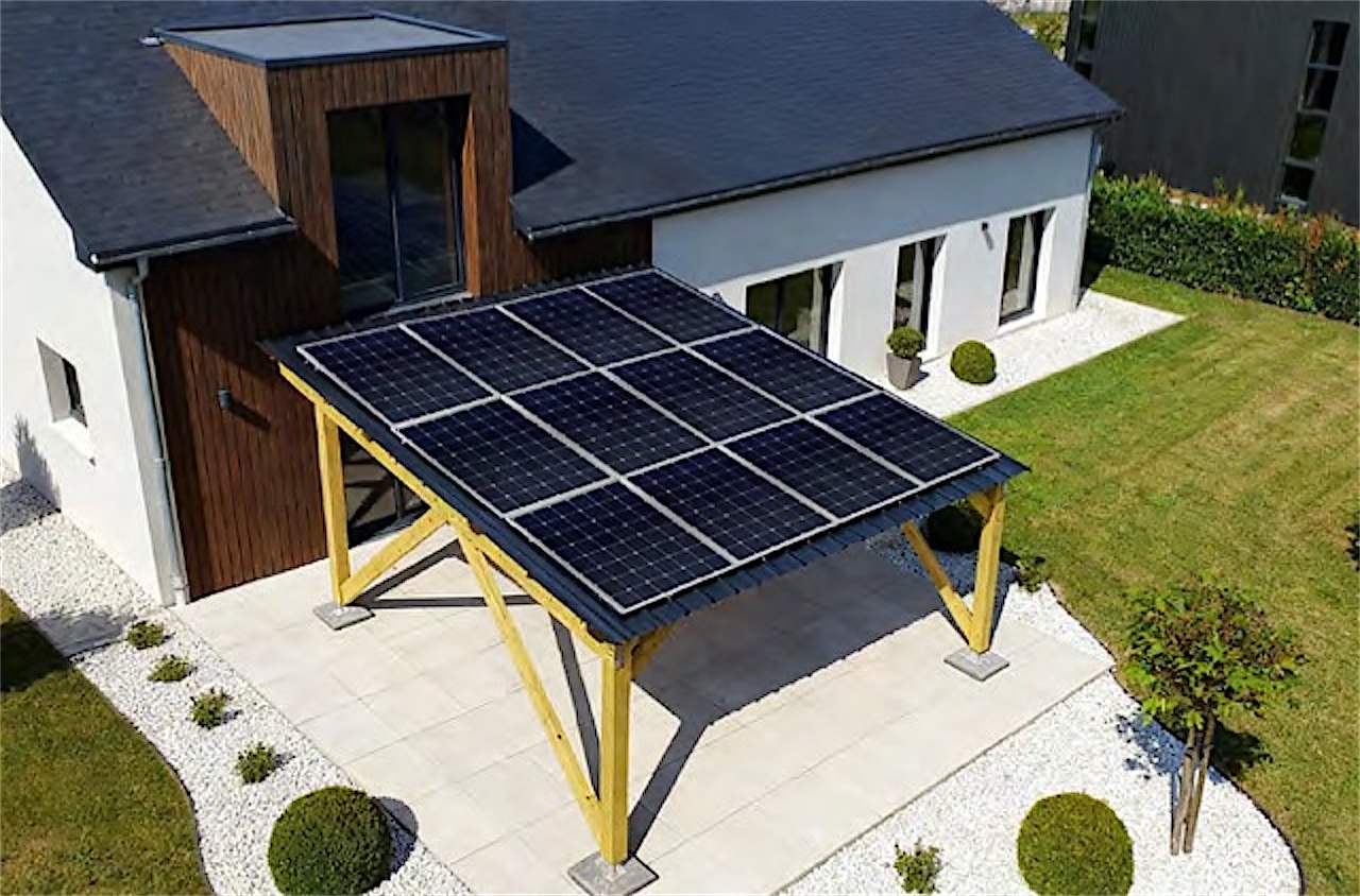 Pergola solaire bois : Toiture en panneaux solaires, vue du dessus